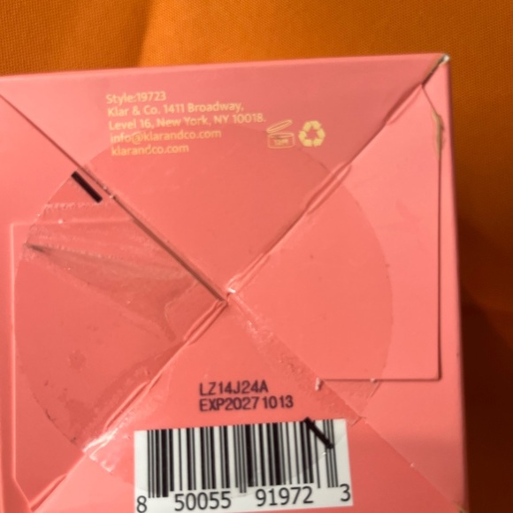 Super Glow Up Vitamin C Day Cream - Orange and Pink - Picture 5 of 9